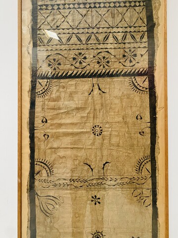 panneau décoratif à motif floral origine Polynésie . XX siècle.