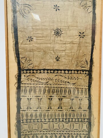panneau décoratif à motif floral origine Polynésie . XX siècle.