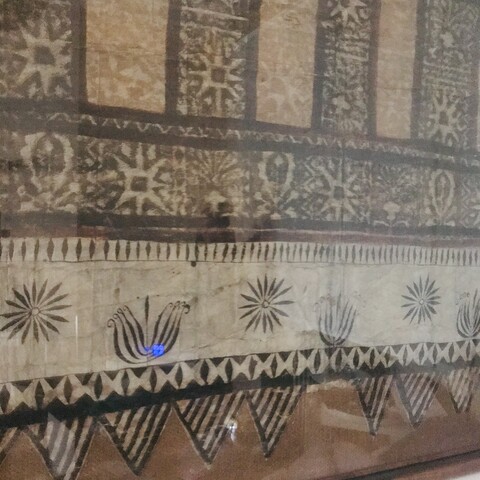 panneau décoratif à motif floral origine Polynésie . XX siècle.