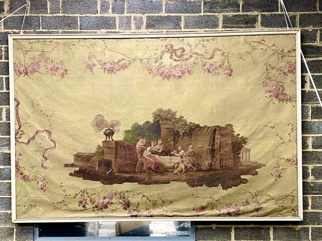 panneau décoratif décor scène à l'antique peint sur encadrement . XIX siècle .