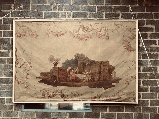 panneau décoratif décor scène à l'antique peint sur encadrement . XIX siècle .