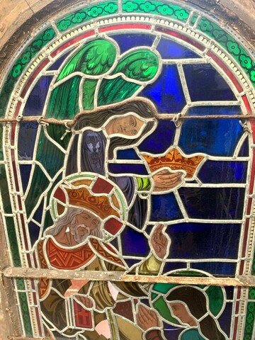 Panneau en vitrail representant un couronnement XIX siècle