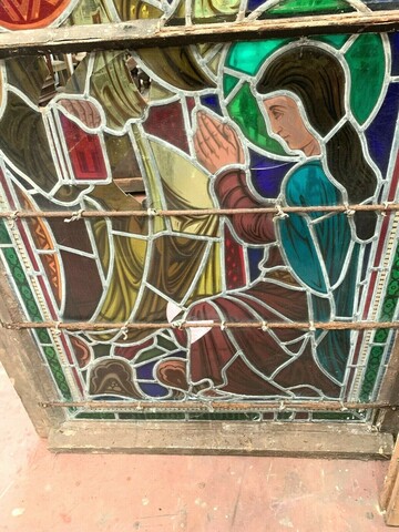 Panneau en vitrail representant un couronnement XIX siècle