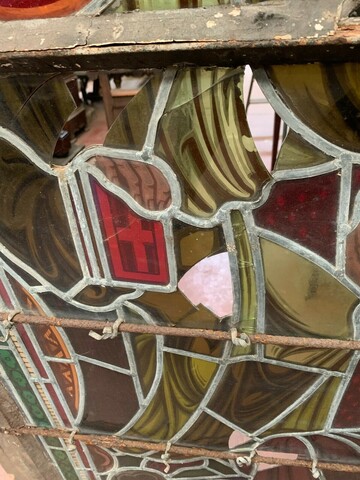 Panneau en vitrail representant un couronnement XIX siècle