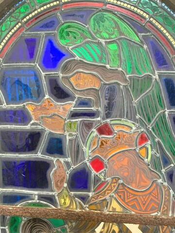 Panneau en vitrail representant un couronnement XIX siècle