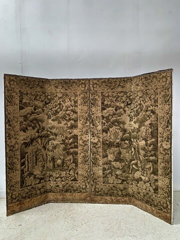 Paravent a quatre feuilles en tapisserie à décor de paysages animés .XX siècle.