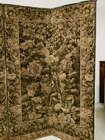 Paravent a quatre feuilles en tapisserie à décor de paysages animés .XX siècle.