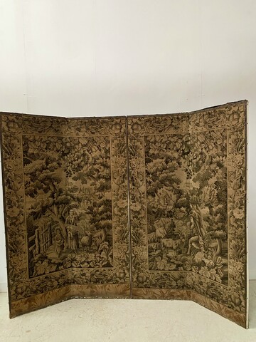 Paravent a quatre feuilles en tapisserie à décor de paysages animés .XX siècle.
