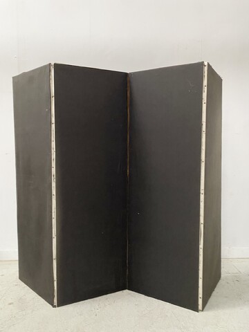 Paravent a quatre feuilles en tapisserie à décor de paysages animés .XX siècle.