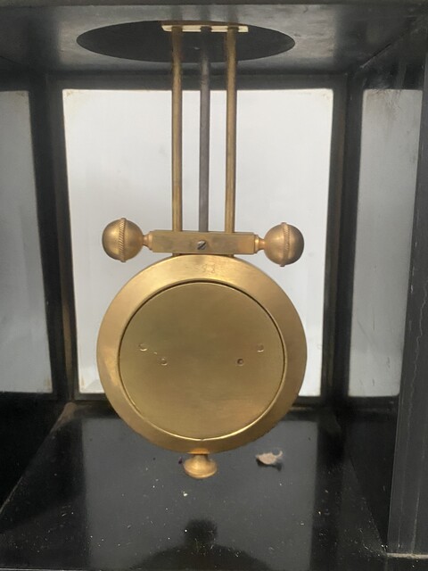 pendule portique et cassolettes époque Louis Philippe en marbre . XIX siècle .