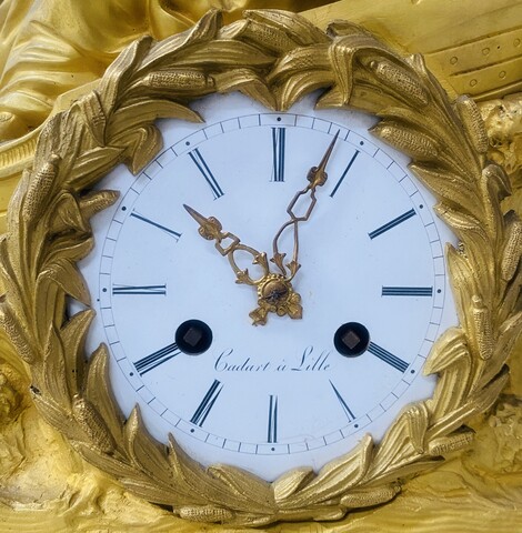 pendule romantique de cheminée en bronze doré thème tempête en mer .XIX siècle.