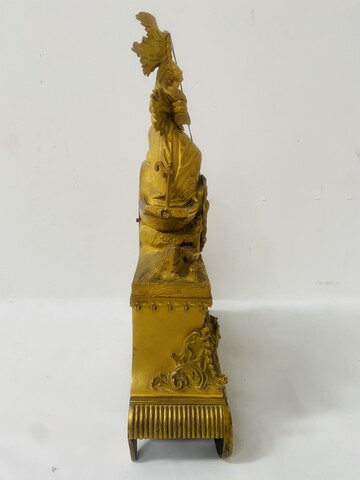 pendule romantique de cheminée en bronze doré thème tempête en mer .XIX siècle.