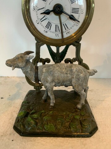 Pendulette en régule polychrome Décor a la chevre XX siècle