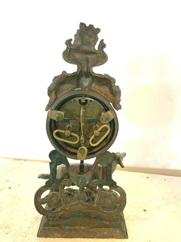 Pendulette en régule polychrome Décor a la chevre XX siècle