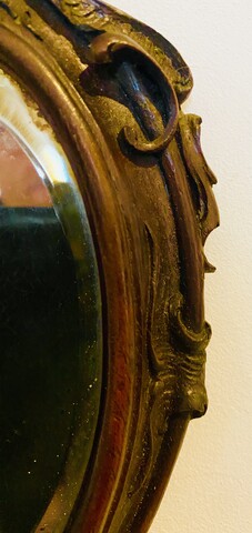 petit miroir à mains en bois finement sculpté miroir biseauté . XIX siècle .
