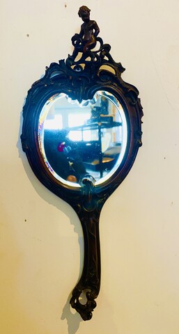 petit miroir à mains en bois finement sculpté miroir biseauté . XIX siècle .