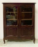 petite vitrine argentier style LX en chêne partie supérieur vitrée . XX siècle .