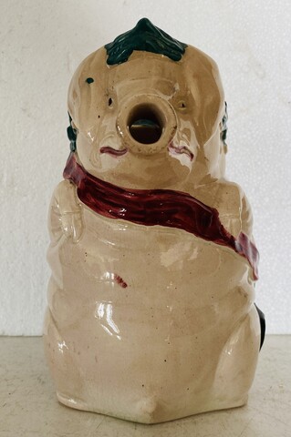 pichet en faïence des moulins d'Orchies thèmes le cochon . XX siècle .