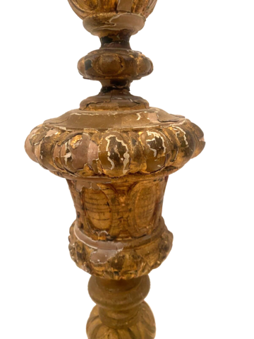pique cierge en bois sculptée doré reposant sur socle noir . XIX siècle .