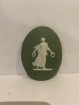 plaque ovale en Wedgwood à décor à l'antique . XX siècle .
