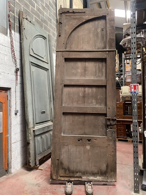 portail ouvrant par deux portes à panneaux mouluré . XIX siècle .