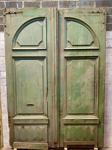 portail ouvrant par deux portes à panneaux mouluré . XIX siècle .