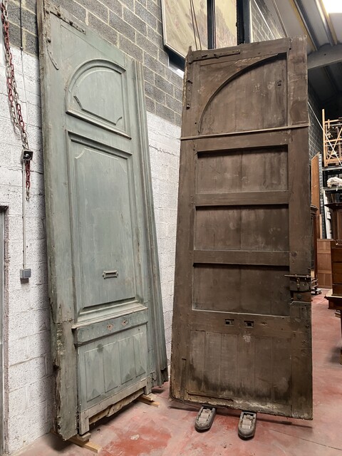 portail ouvrant par deux portes à panneaux mouluré . XIX siècle .