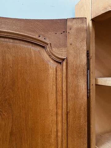 Porte arrondie double face en chêne massif finement sculpté . XIX siècle .