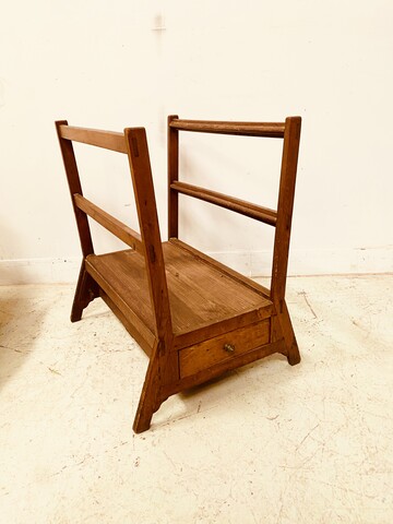 porte carton ou porte gravures en chêne comporte un tiroir . XX siècle.