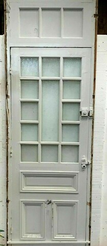 Porte de service a petits carreaux et imposte vitrée XX siècle