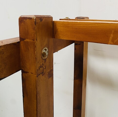 porte manteau architecturale en sapin massif . XX siècle .