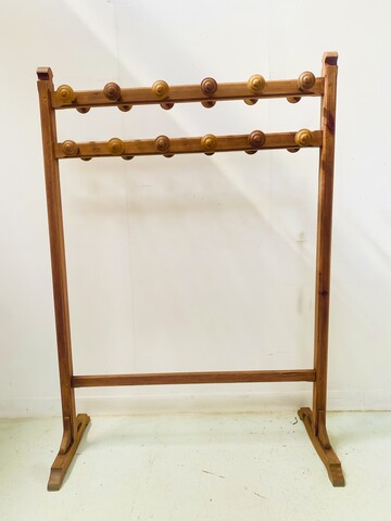 porte manteau en frêne patine brune clair . XX siècle .