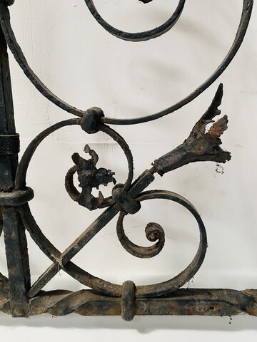 potences ou enseigne en fonte de fer martelé et travaillé . XVIII siècle .