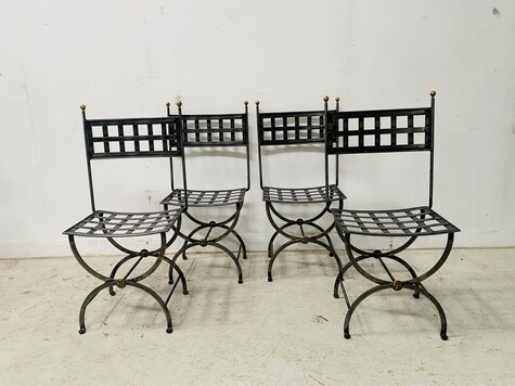 quatre chaises en fonte de fer à boules en laiton . XX siècle .
