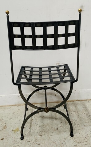 quatre chaises en fonte de fer à boules en laiton . XX siècle .