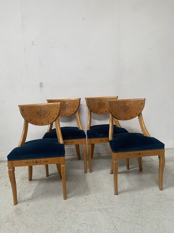 quatre chaises style Charles X bois jaune marqueté assise tissus . XX siècle .