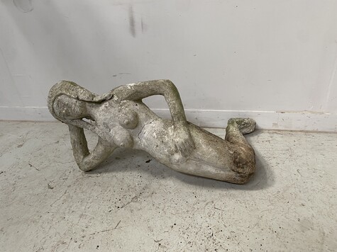 sculpture art minimaliste en ciment patine originale BB . XX siècle .