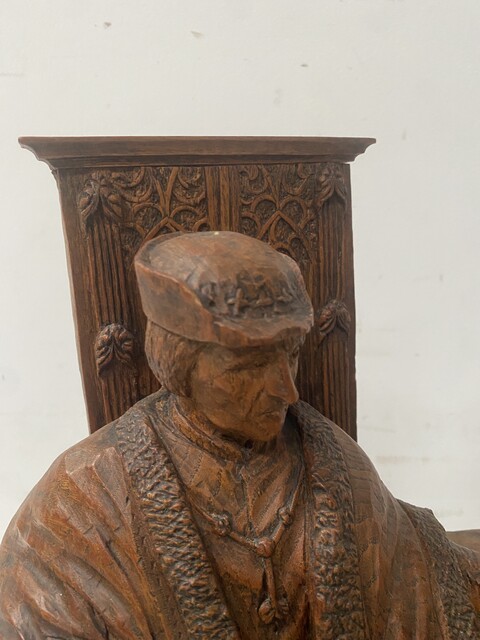 sculpture sur bois représentant deux notables finement sculpté . XX siècle .