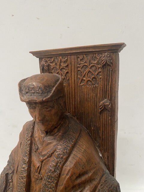 sculpture sur bois représentant deux notables finement sculpté . XX siècle .