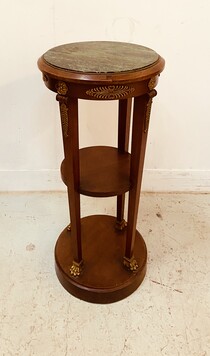 sellette style empire dessus marbre vert pieds griffe . XX siècle .