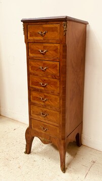 semainier de style Louis XVI en placage de bois de rose . XX siècle .