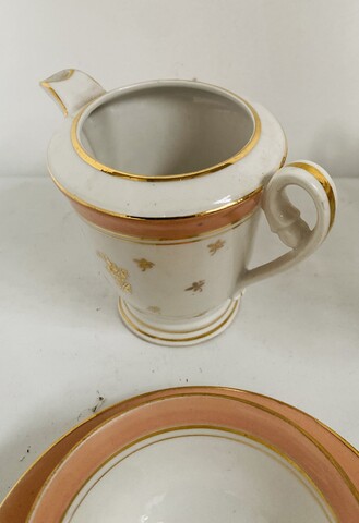 service à café en porcelaine fine comportant 15 pièces polychrome . XX siècle.
