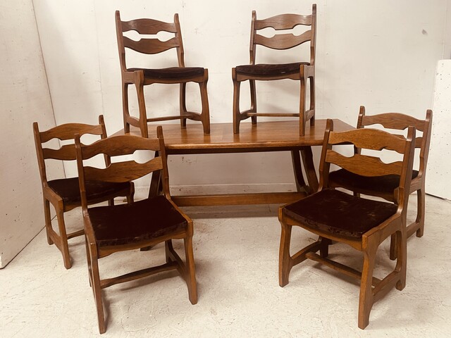 six chaises et une fable en chêne et placage circa 1950 . XX siècle .
