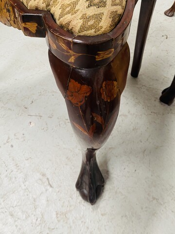 suite de huit chaises en bois marqueté de masques oiseaux vases . XIX siècle .