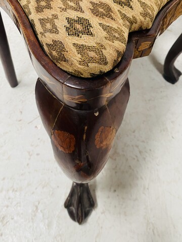 suite de huit chaises en bois marqueté de masques oiseaux vases . XIX siècle .