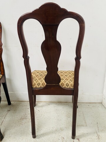 suite de huit chaises en bois marqueté de masques oiseaux vases . XIX siècle .