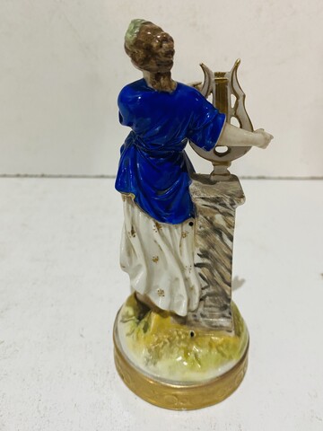 suite de quatre muses en porcelaine polychrome à allégories  arts . XX siècle .