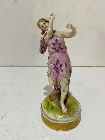 suite de quatre muses en porcelaine polychrome à allégories  arts . XX siècle .