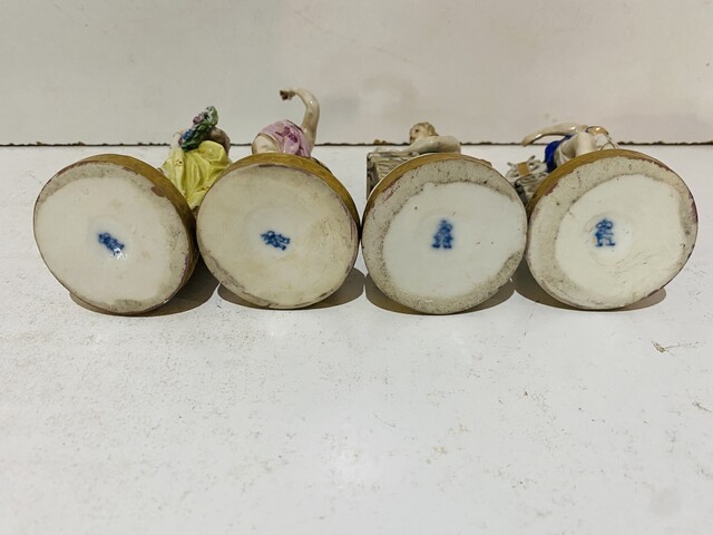 suite de quatre muses en porcelaine polychrome à allégories  arts . XX siècle .