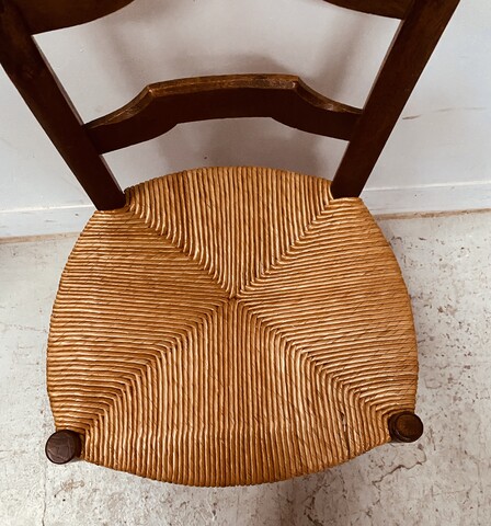 suite de six chaises assises paille en bois teinté merisier . XX siècle .